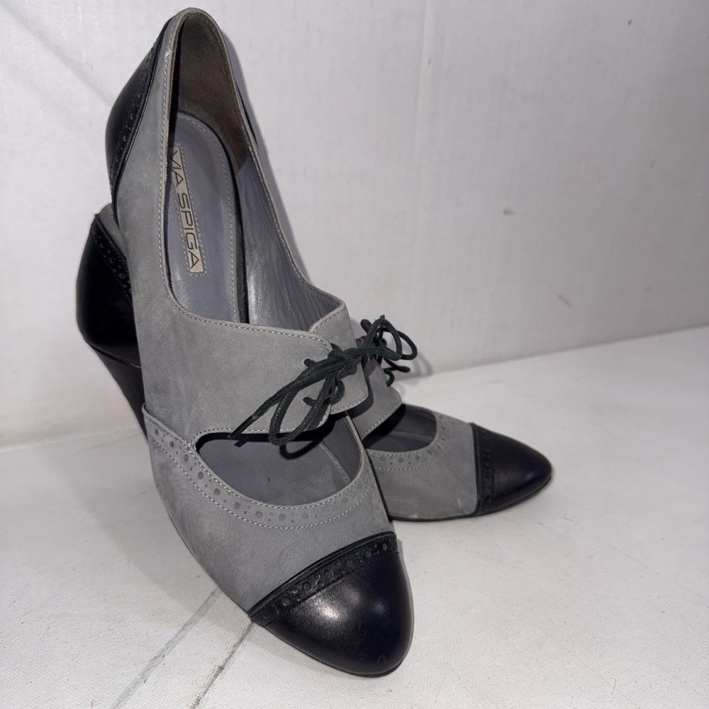 Via Spiga Gray Suede Black Leather Wingtip Brogue Tie Pumps Heels Size 8.5